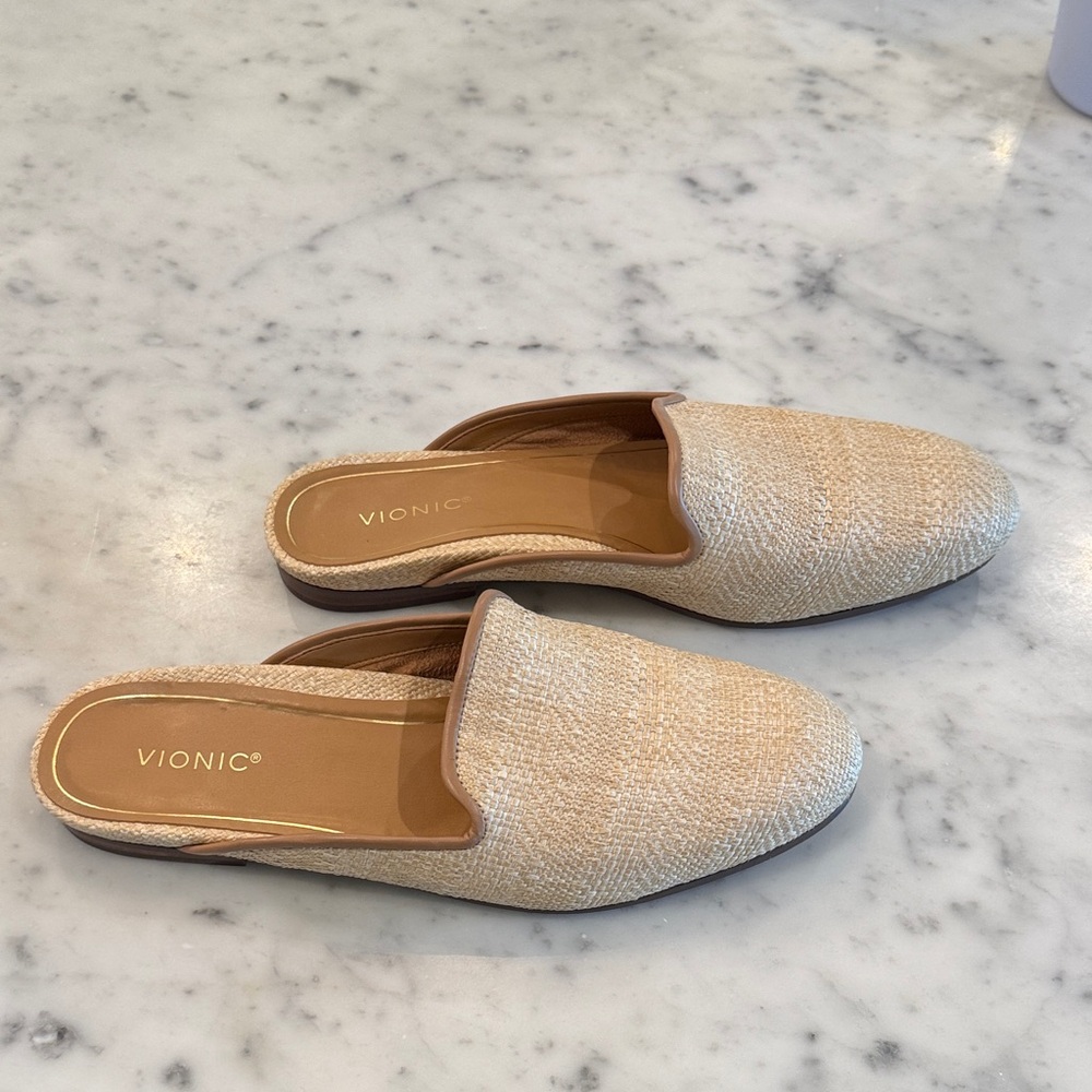 Vionic Women's Tan Mules